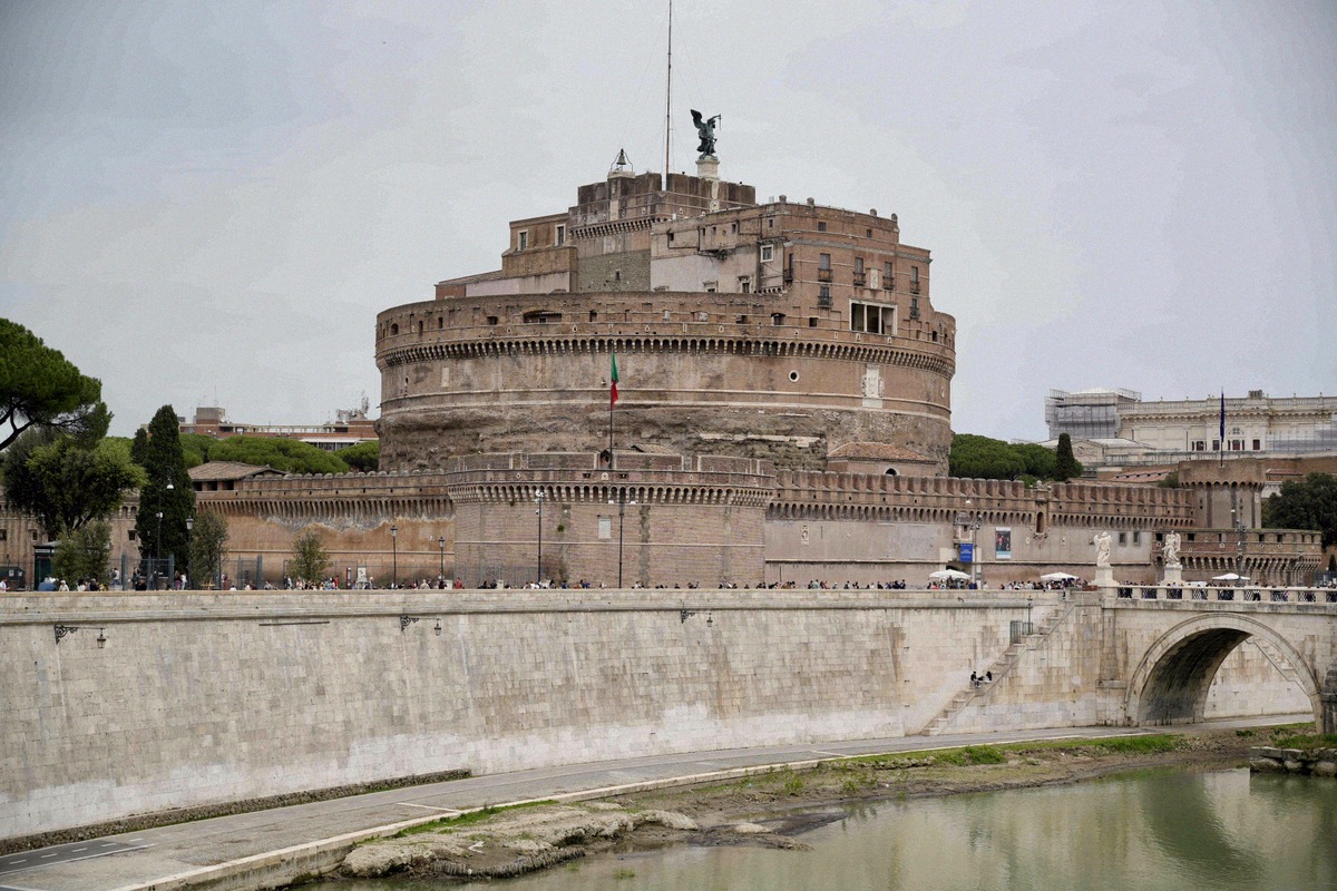 티베르 강변의 산탄젤로 성 (Castel Sant'Angelo)